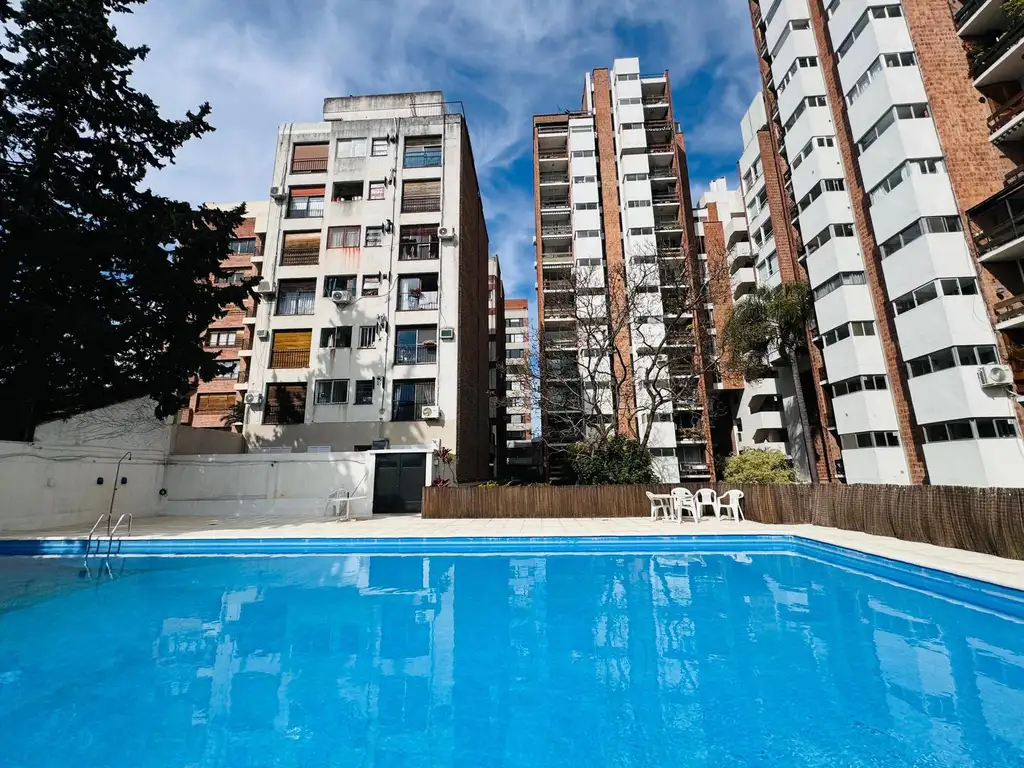 Departamento en  Venta de 3 ambientes c/ dependencias y piscina de uso comun