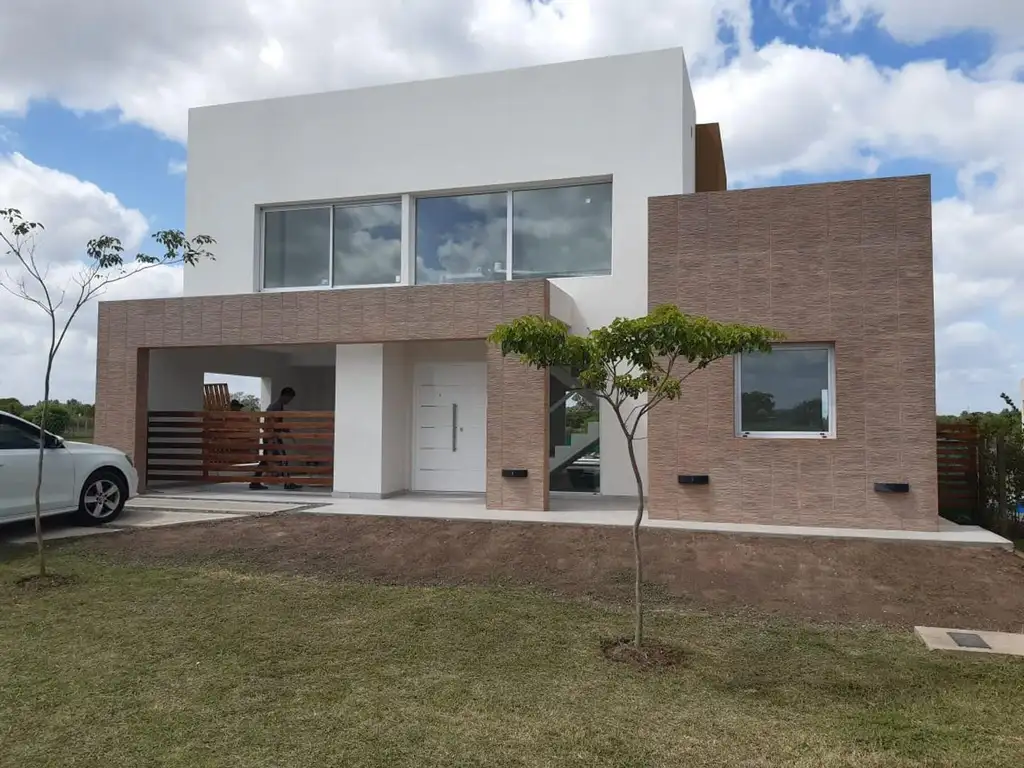 Cómoda casa a estrenar en San Ramiro con Renta