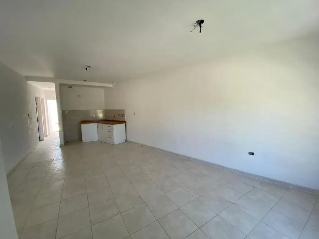 Se vende casa a estrenar en calle Hoffman 3 ambientes