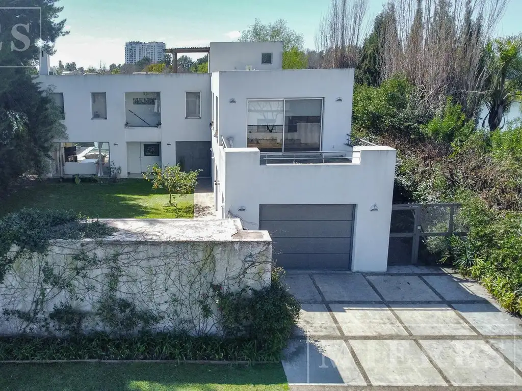 Casa en alquiler anual a la laguna en Santa María de Tigre