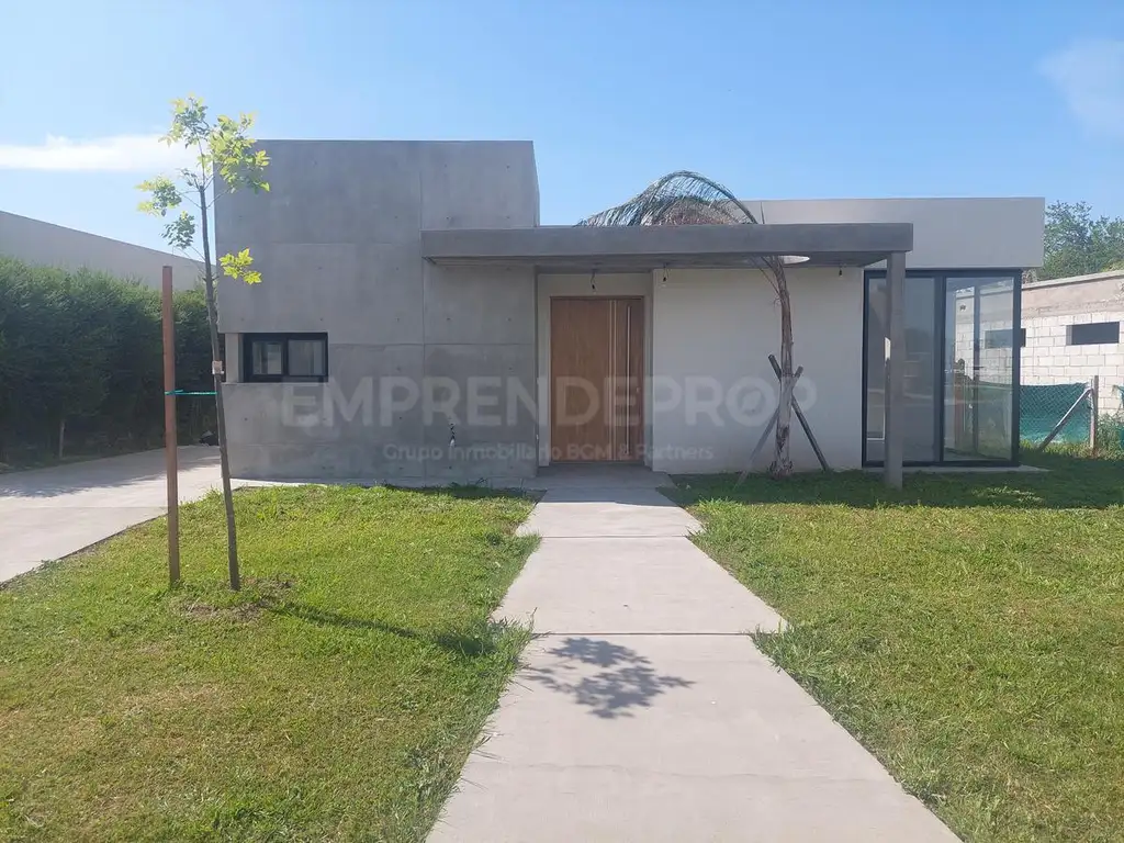 Casa a estrenar 4 amb c/ piscina Santa Elena, Pilar del Este