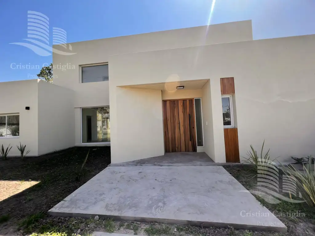 Venta - Casa 5/Cinco Ambientes, Jardín, Pileta - San Matías, Escobar