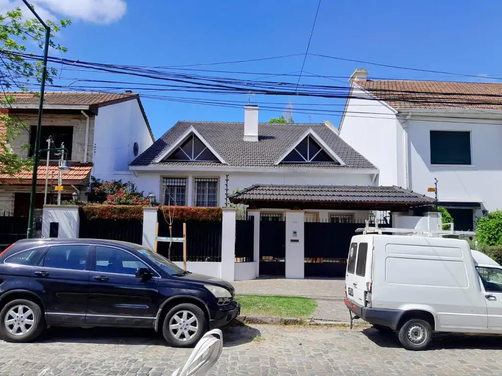 Casa en venta en Martinez de Libertador al Rio.