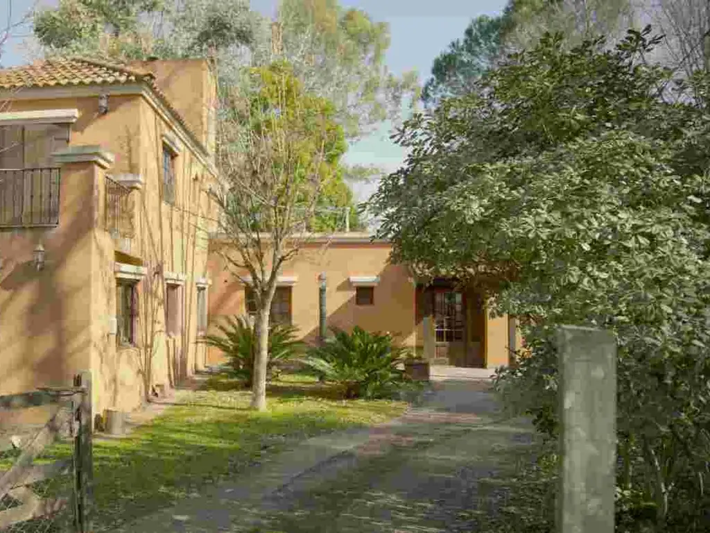 VENTA CASA LOS CARDALES PARQUE PILETA