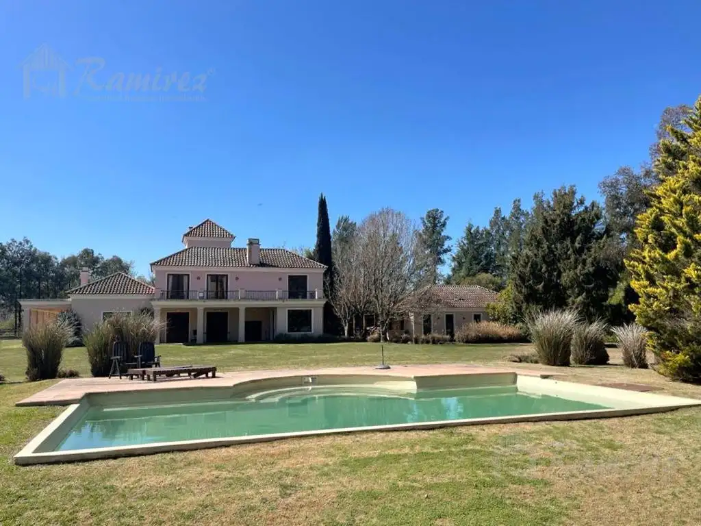 Excelente casa de 580m² en el Argentino Farm Club de Lujan