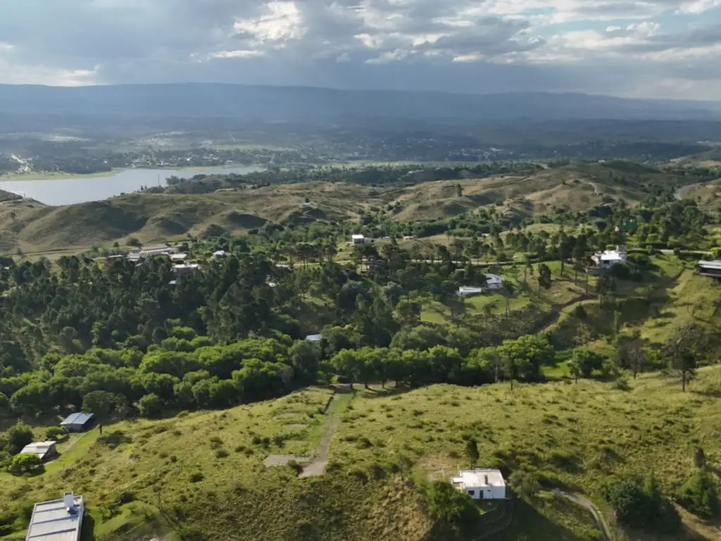 SE VENDE LOTE EN VILLA CIUDAD DE AMERICA CON VISTAS AL LAGO Y LAS SIERRAS. 749