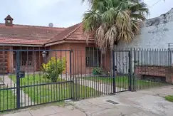 Casa de 2 Dormitorios en venta en Los Hornos La Plata