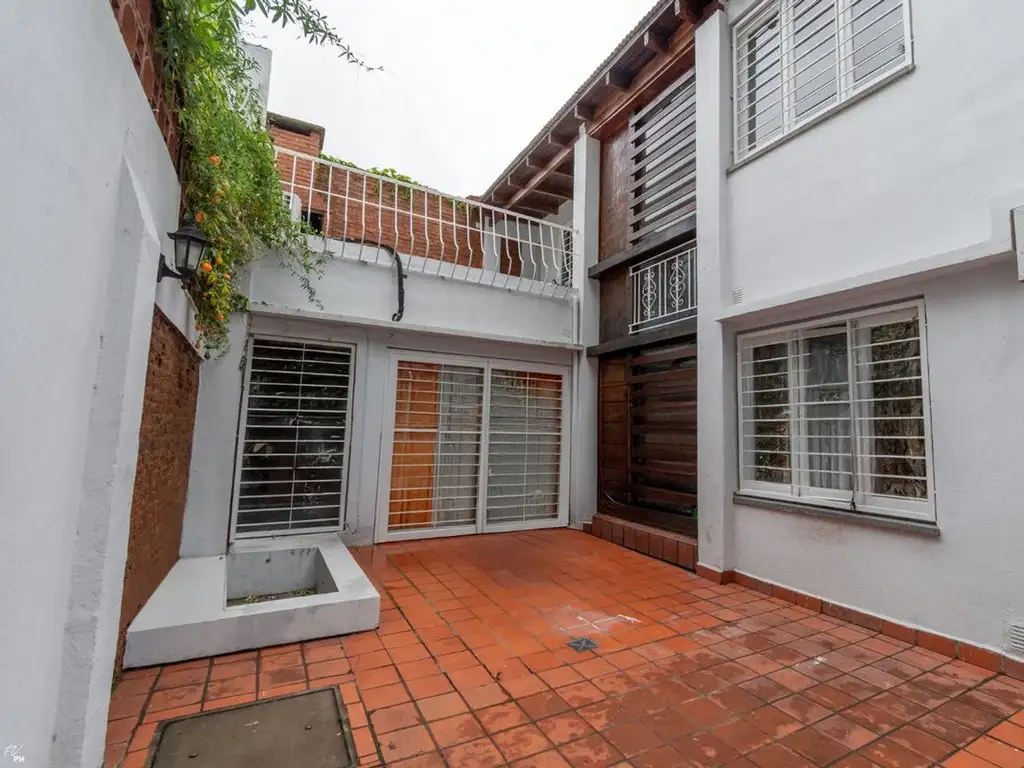 VENTA CASA INTERNA DE 3 DORMITORIOS CON PATIO