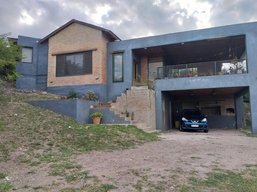 Casa en  Villa Allende Cumbres del Golf 3 dormitorios  2 baños con excelente vista