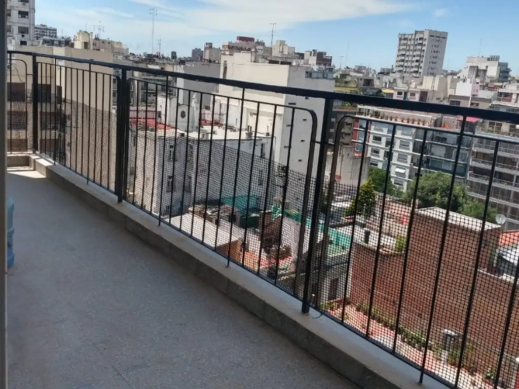 DUEÑO ALQUILA AMPLIO DEPARTAMENTO DE 2 AMBIENTES AL CONTRAFRENTE CON LINDO BALCON!