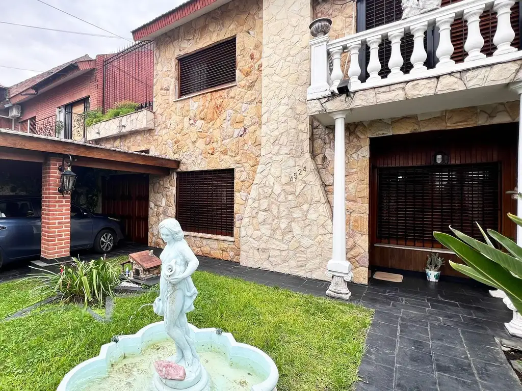 VENTA CASA 5 AMB QUINCHO Y PILETA en V.BALLESTER