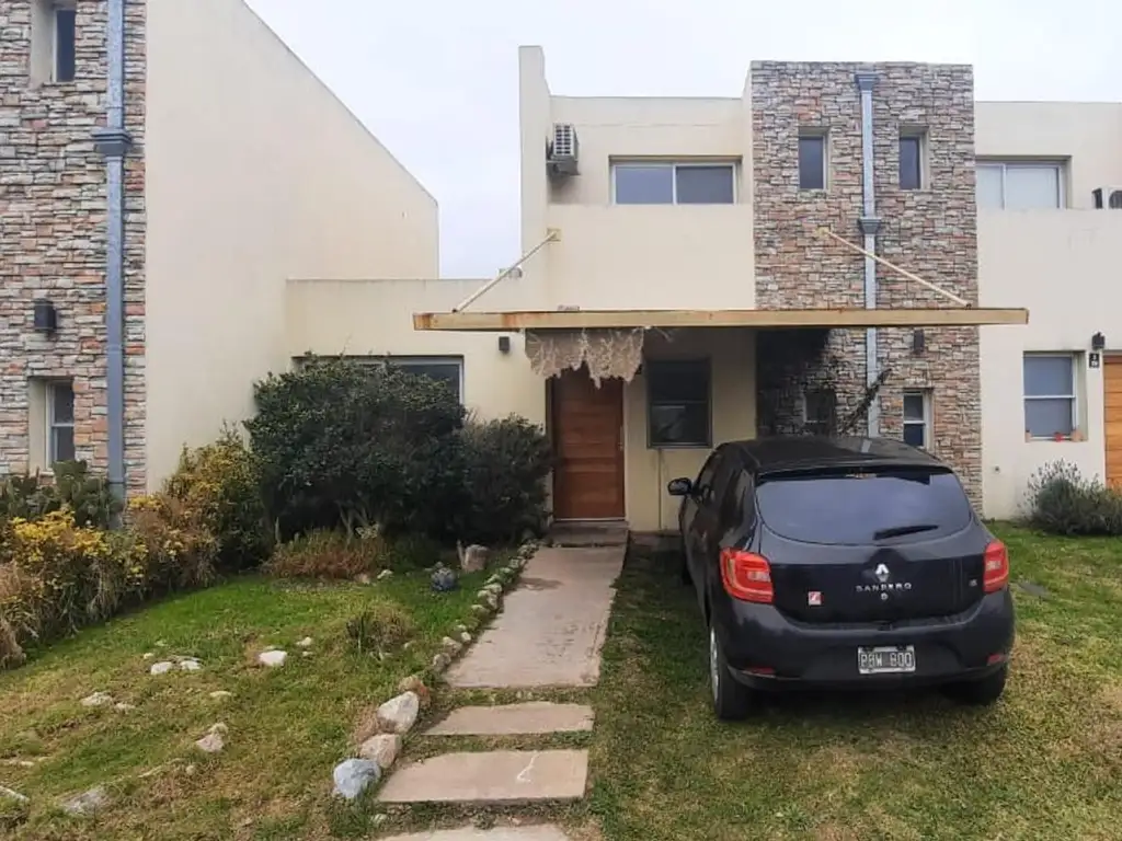 Duplex en LOS ROBLES