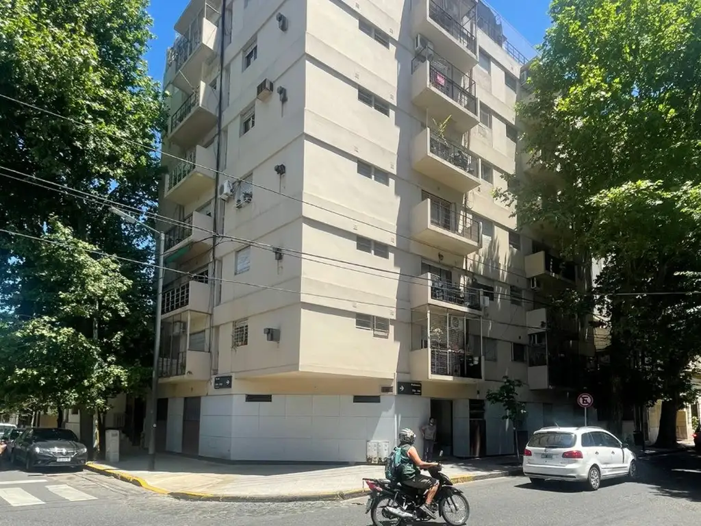 2 Ambientes al frente con balcon super luminoso