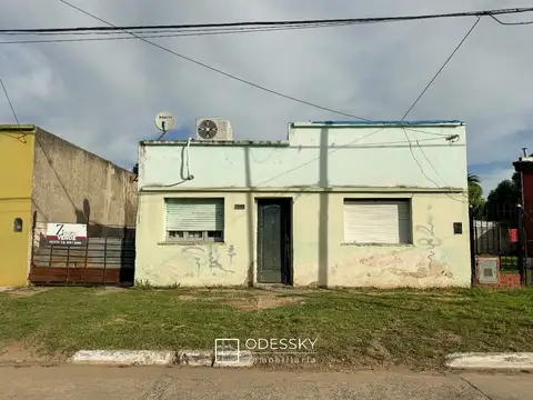 Cañuelas-Casa a refaccionar en pleno centro de la Ciudad