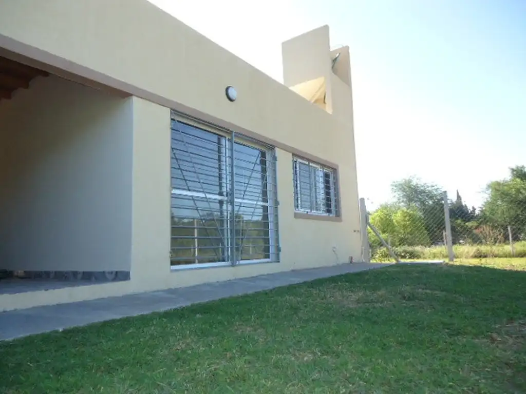 Casa en venta de 2 dormitorios c/ cochera en Belén de Escobar