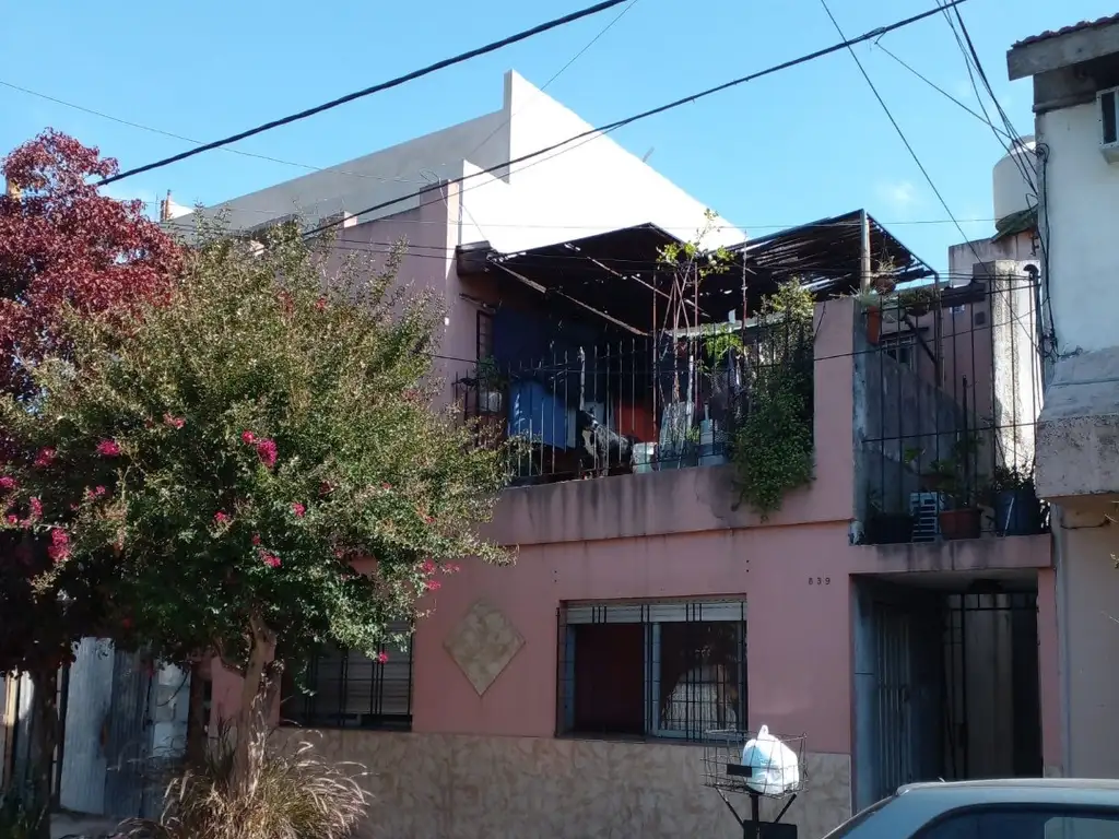 DTO TIPO CASA, AL FTE. EN 2PLANTAS, 2 DORM P.BAJA+ PLAYROOM  , 2 BAÑOS, PATIO, TERRAZA , S/ EXPENSAS