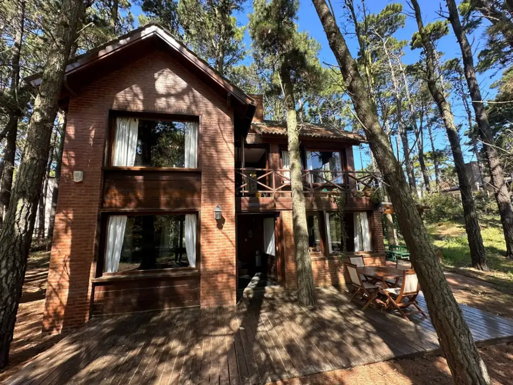 Casa en alquiler temporario de 2 dormitorios c/ cochera en Mar de las Pampas