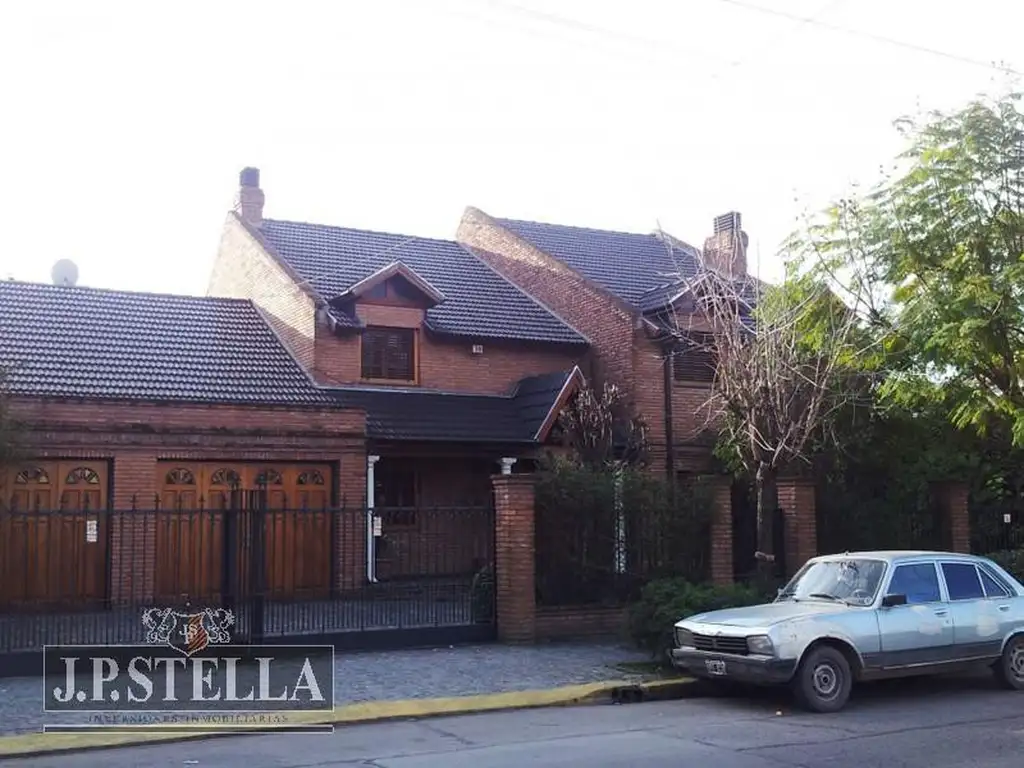 Excelente Casa 7 Amb. Lote 807 m² - 464 m² Cub. - IDEAL INVERSOR -  S.Justo (Ctro)