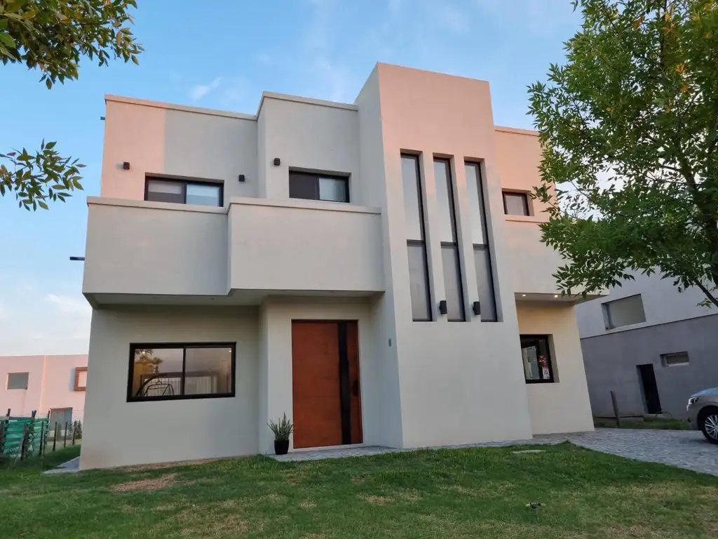 Casa en venta en barrio Araucarias, Puerto del Lago