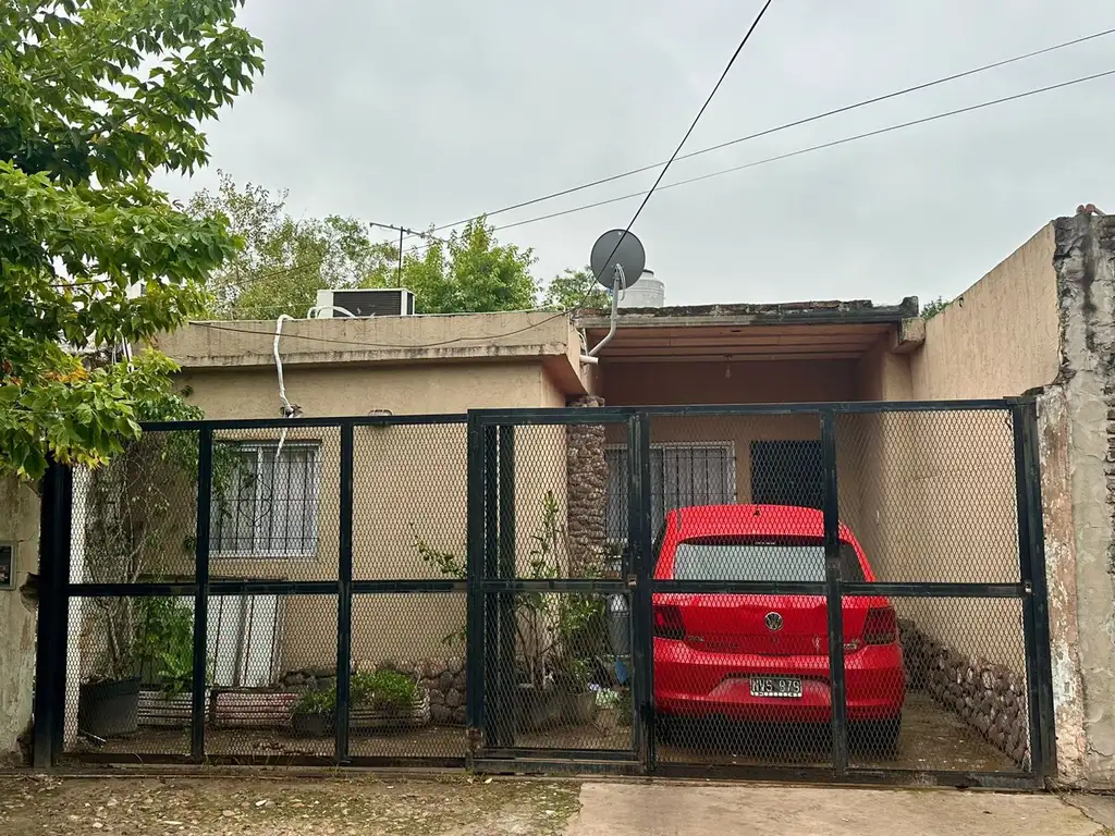 CASA 2 AMB. COCHERA  JARDIN  ITUZAINGO