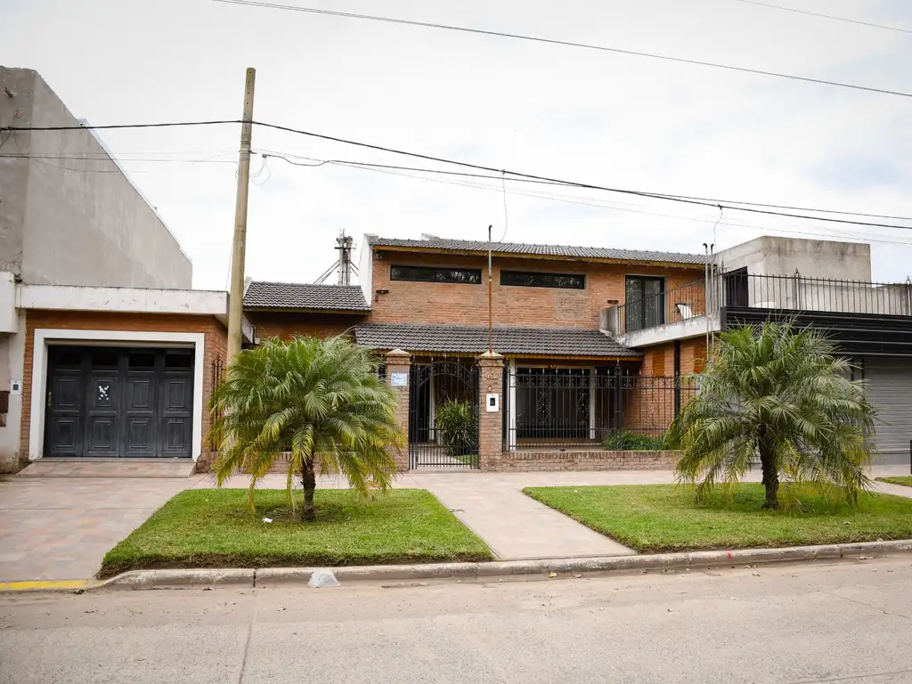 Casa 3 Dormitorios Alvarez con Cochera y Jardin