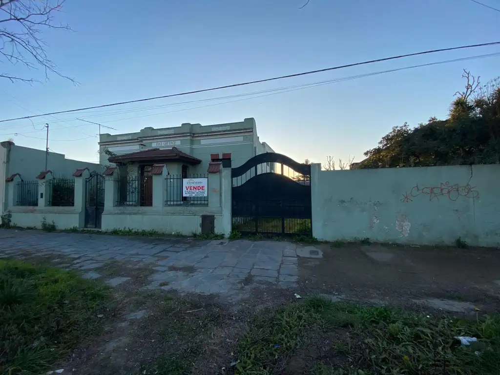 VENTA   CASONA SOBRE DOS LOTES   AYACUCHO