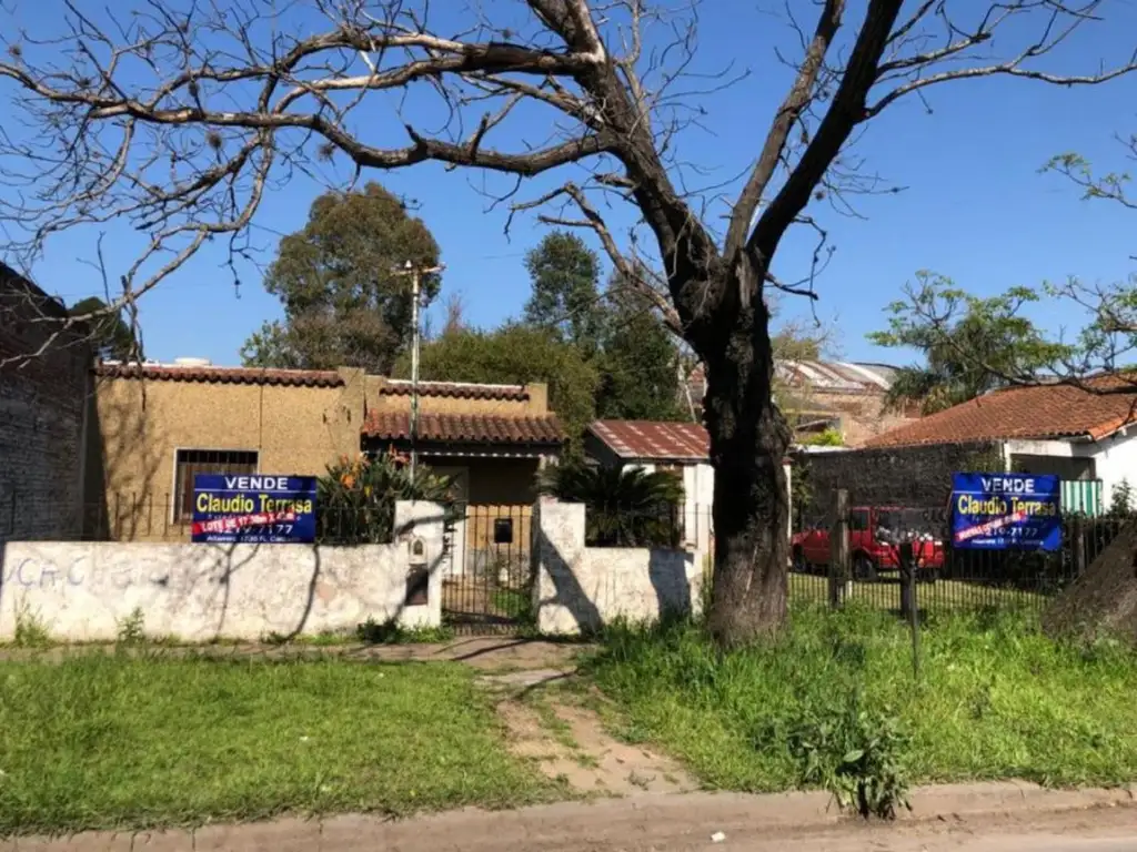 CASA SOBRE DOS LOTES EN VENTA