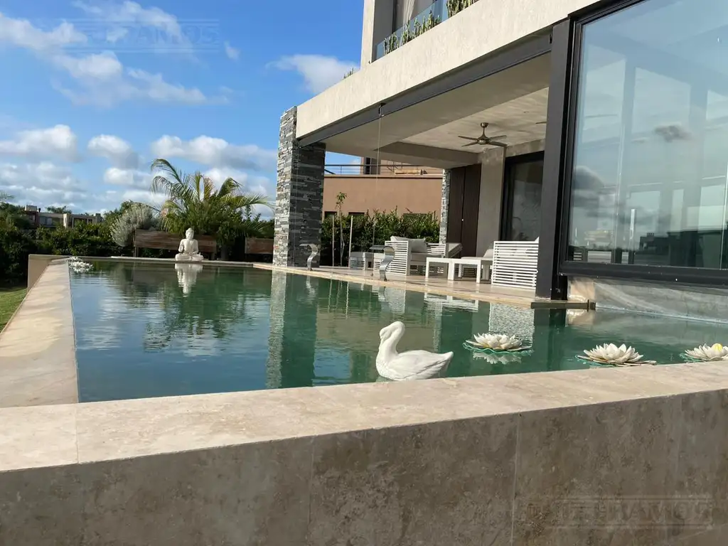 Majestuosa casa a la Laguna en la Islas de San Matias Av de los Lagos Escobar Puertos PG