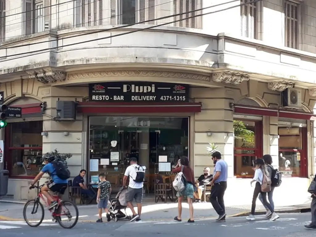 Muy buen LOCAL en ESQUINA  en VENTA en RECOLETA