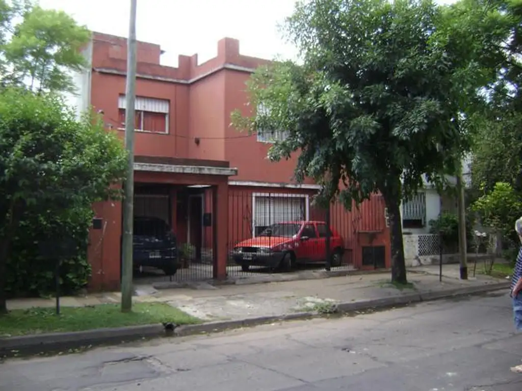 Ph de 4 ambientes con dos cocheras en venta en Boulogne