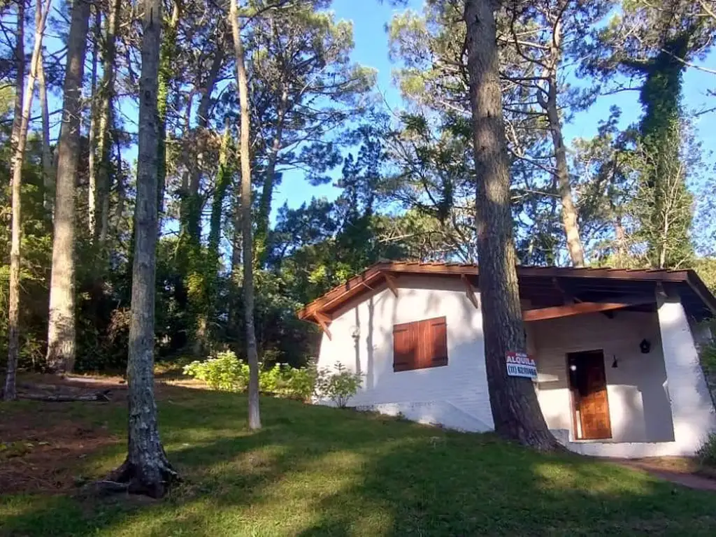 VENTA CASA 3 AMBIENTES EN EL BOSQUE LUMINOSA FUNCIONAL  CARILÓ