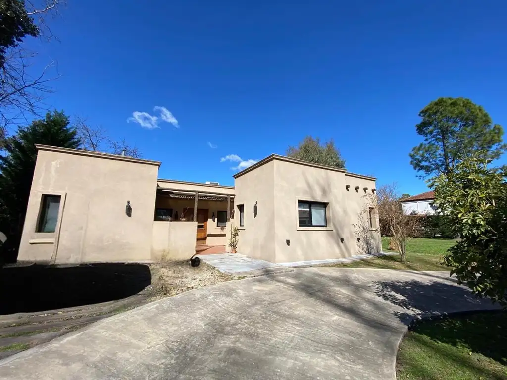 CASA EN VENTA EL AROMO