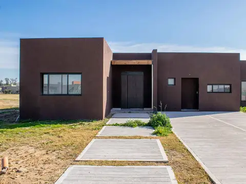 Casa 5 ambientes venta con doble cochera en Ingeniero Maschwitz