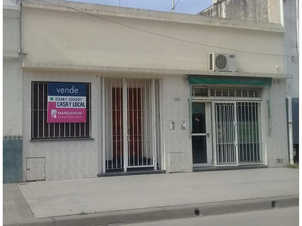 Casa y local. El local se vende alquilado. Lote de 8,66 X 34