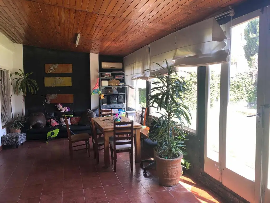 Casa en venta - 3 dormitorios 1 baño - patio y pileta - 450mts2 - Ezpeleta Este