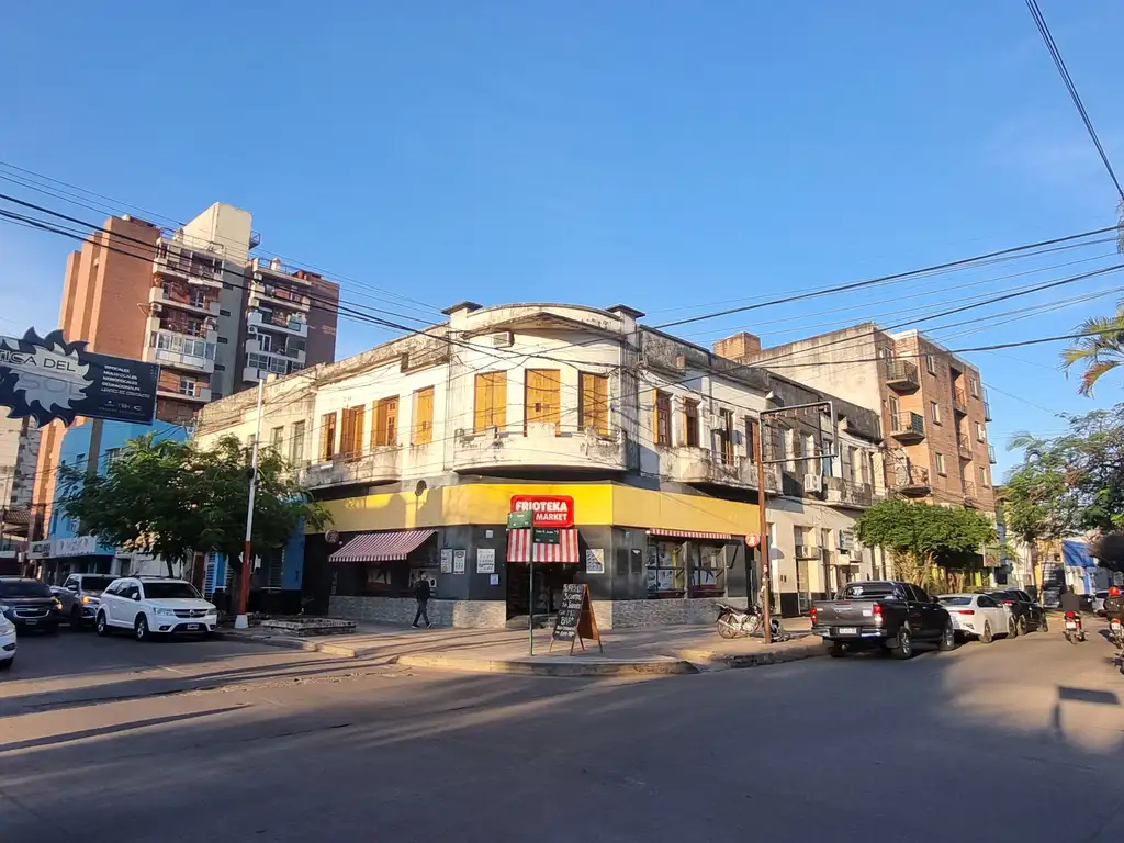 Mega piso histórico en esquina en pleno centro de Resistencia!