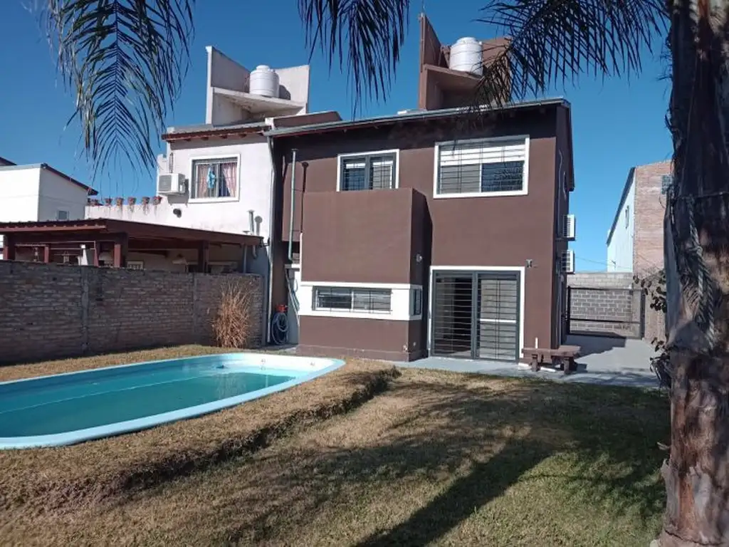 CASA 3 DORMITORIOS CON PISCINA FISHERTON - PERMUTA