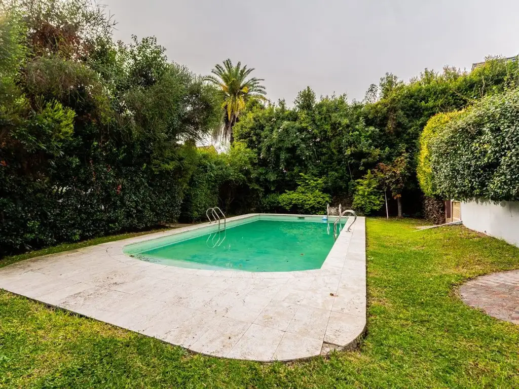 Casa venta Punta Chica, Jardín-quincho-pileta.