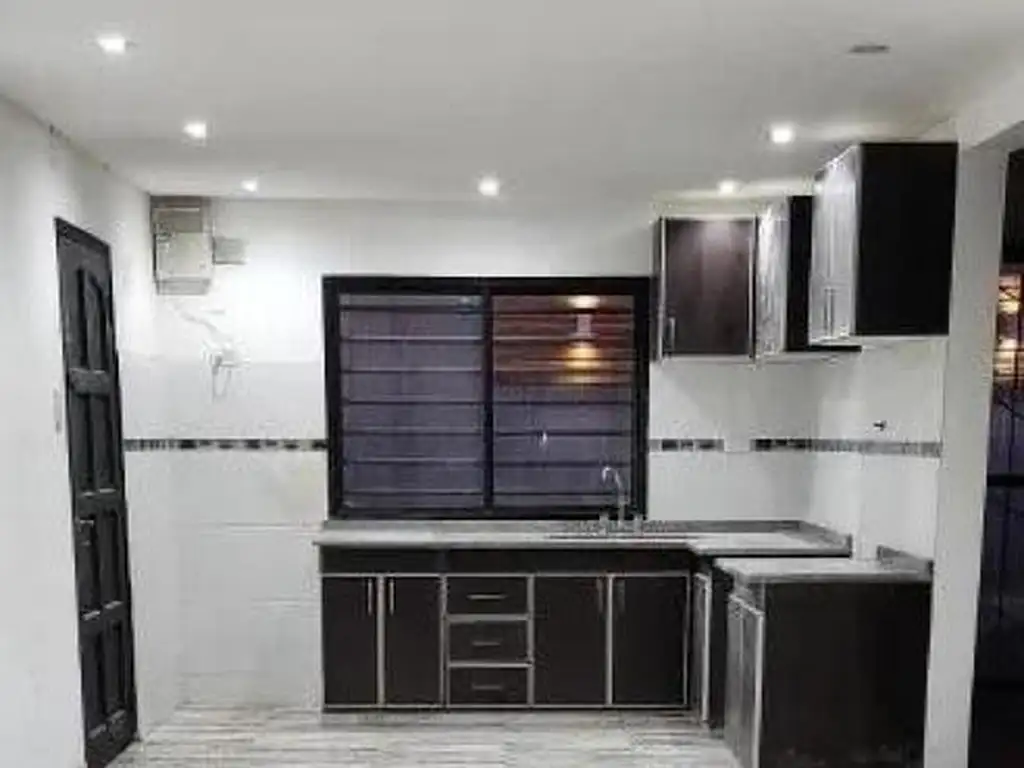 Casa en venta - 2 Dormitorios 1 Baño - 250Mts2 - Longchamps