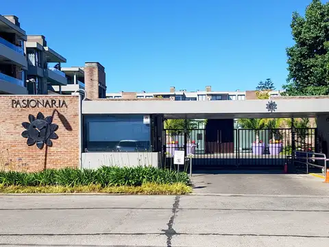 Pasionaria Martinez ,semipiso 4 ambientes con dependencia y doble cochera .