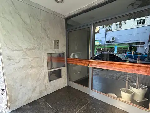 OPORTUNIDAD UNICA. PISO 130m2. AL FRENTE.COCHERA.IDEAL PARA RECICLAR Y DEJARLO A TU GUSTO.