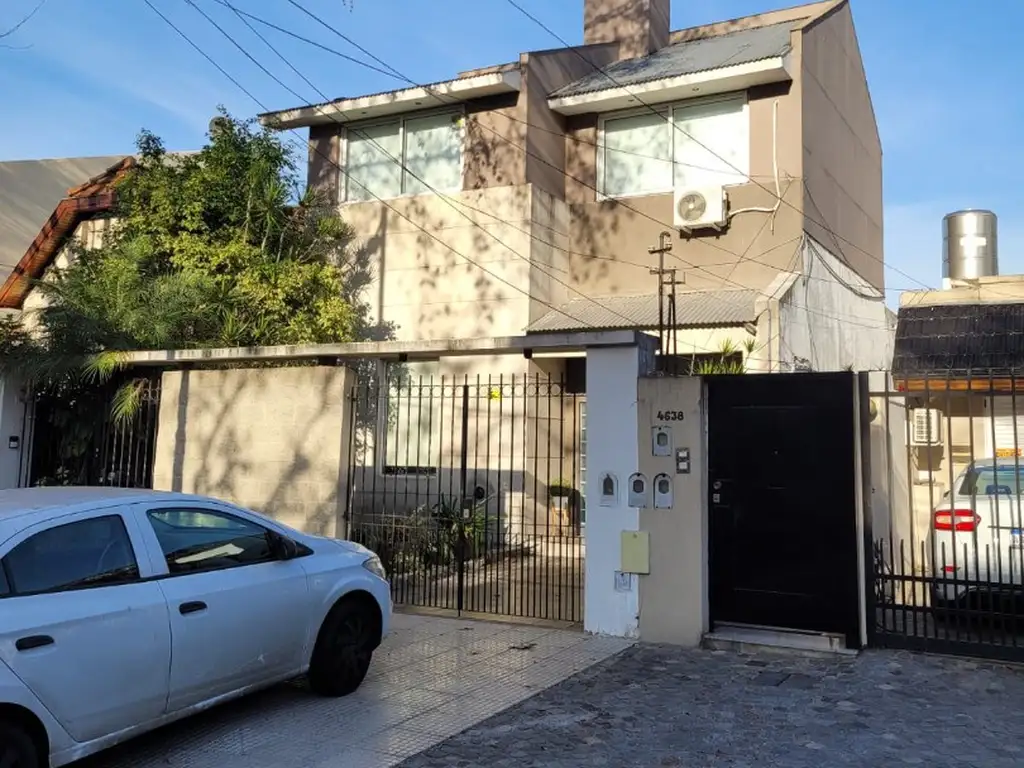 Excelente Casa 4 ambientes. Amp.LC. 3 Dorm. Gje, jardín, pileta y quincho cerrado. Lote 8,66 X 29