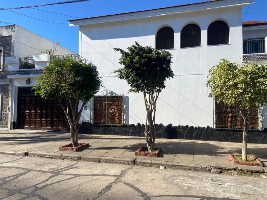 VENTA GRAN CASA ESTILO COLONIAL 8AMB EN RAMOS MEJIA