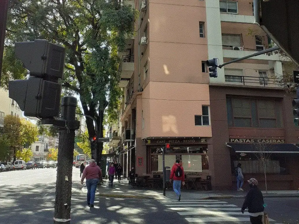 VENTA DEPARTAMENTO UN AMBIENTE CON BALCÓN, MUY BUEN ESTADO