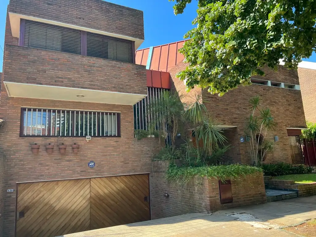 Casa en alquiler de 4 dormitorios c/ cochera en Martínez