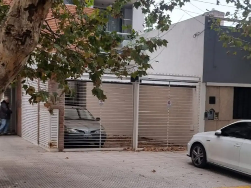 COCHERA CUBIERTA EN EDIFICIO SAENZ PEÑA