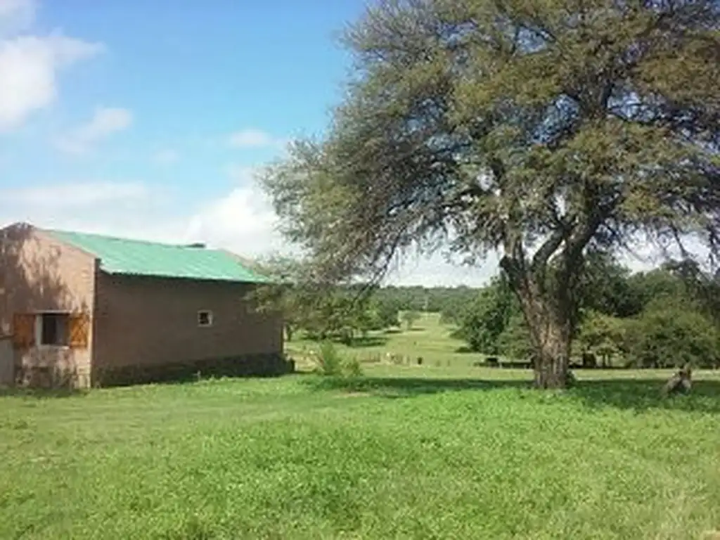 VENTA CASA MAS HECTAREA EN LAS BAJADAS CALAMUCHITA