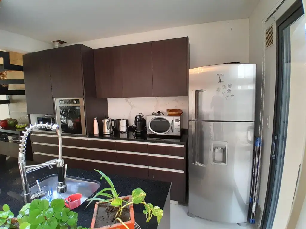 SE VENDE DUPLEX 3 DORM., COCHERA, PILETA, CHACRAS NORTE ll