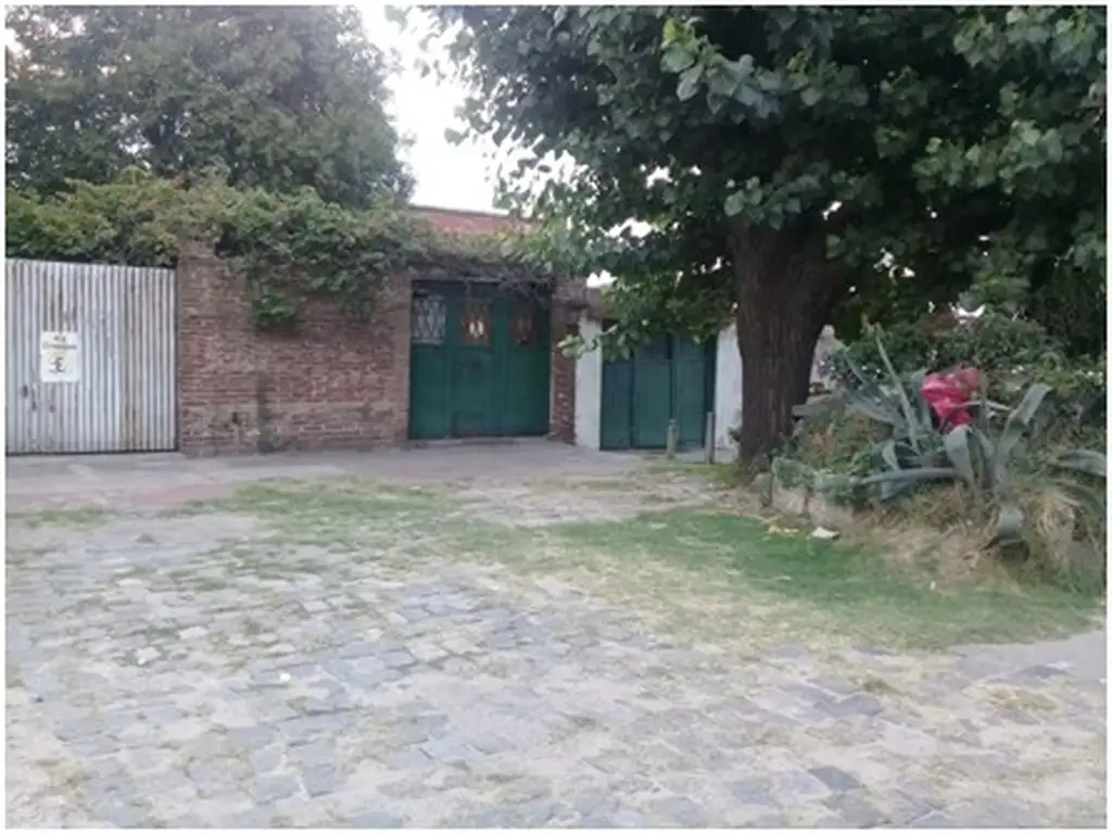 Block de 3 propiedades (600 m2) con salida a 2 calles