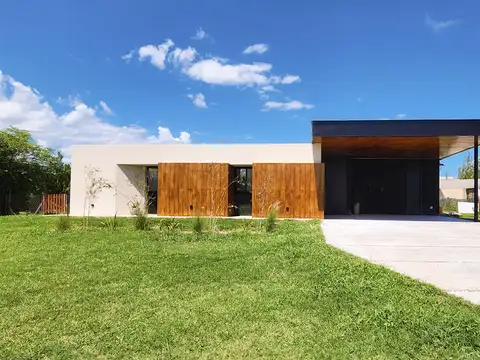 Dueño vende casa a estrenar en Puerto Roldan